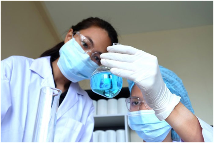 A quick look at the role of a clinical laboratory technologist and technician. A quick look at the role of a clinical laboratory technologist and technician.